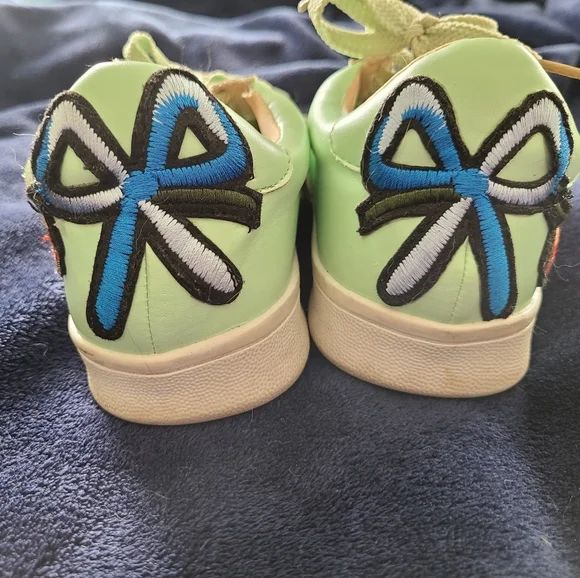 Very Cute Chase And Chloe Size 7 Fashion Sneakers - Picture 3 of 12